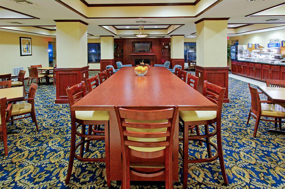 Holiday Inn Express & Suites San Antonio West Sea World Area By Ihg Ресторант снимка
