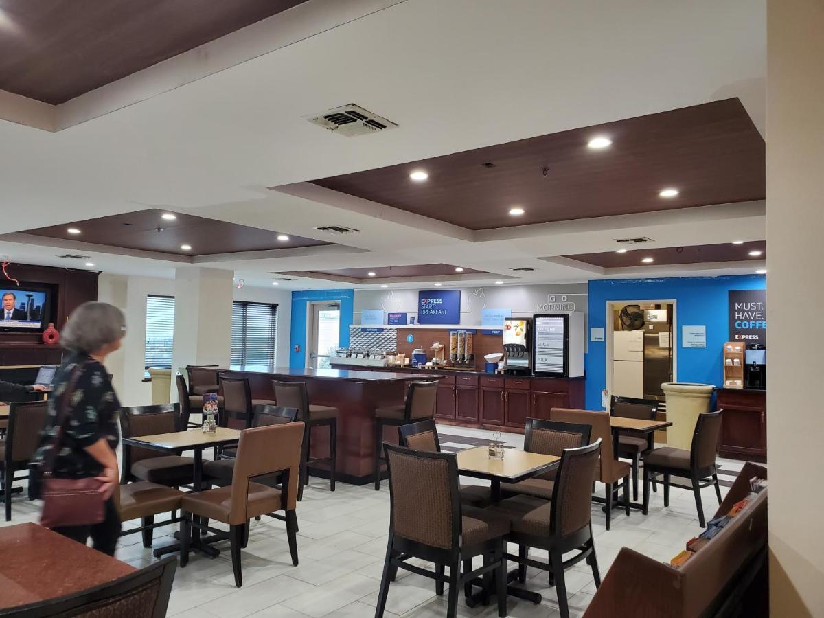 Holiday Inn Express & Suites San Antonio West Sea World Area By Ihg Екстериор снимка