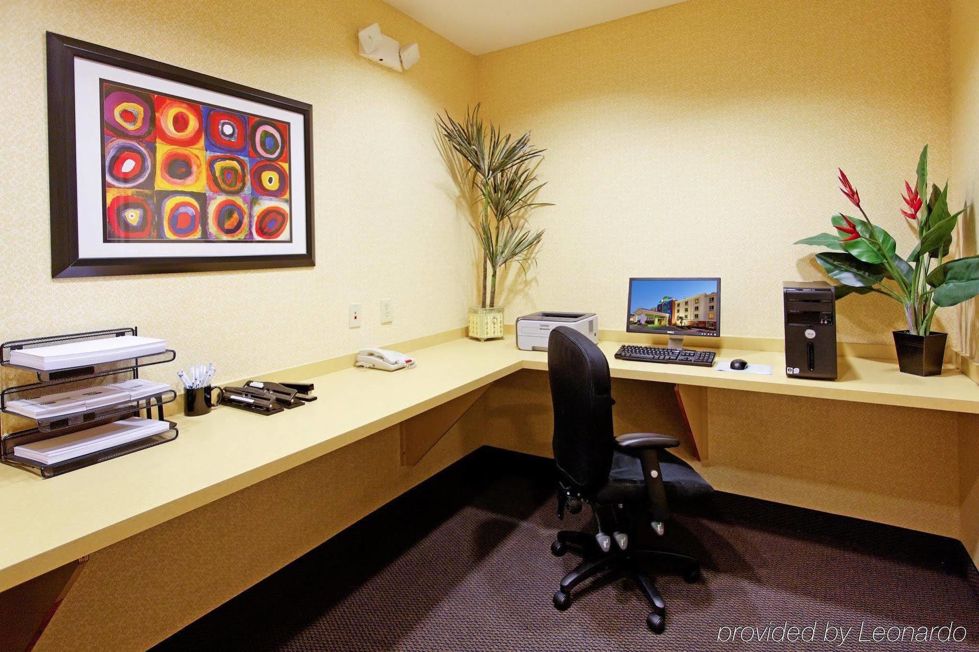 Holiday Inn Express & Suites San Antonio West Sea World Area By Ihg Съоръжения снимка